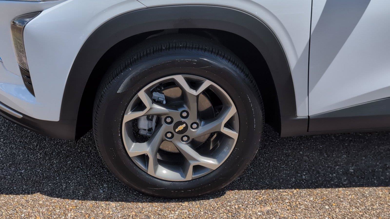 Certified 2025 Chevrolet Trax LT w/ Driver Confidence Package FWD image 10