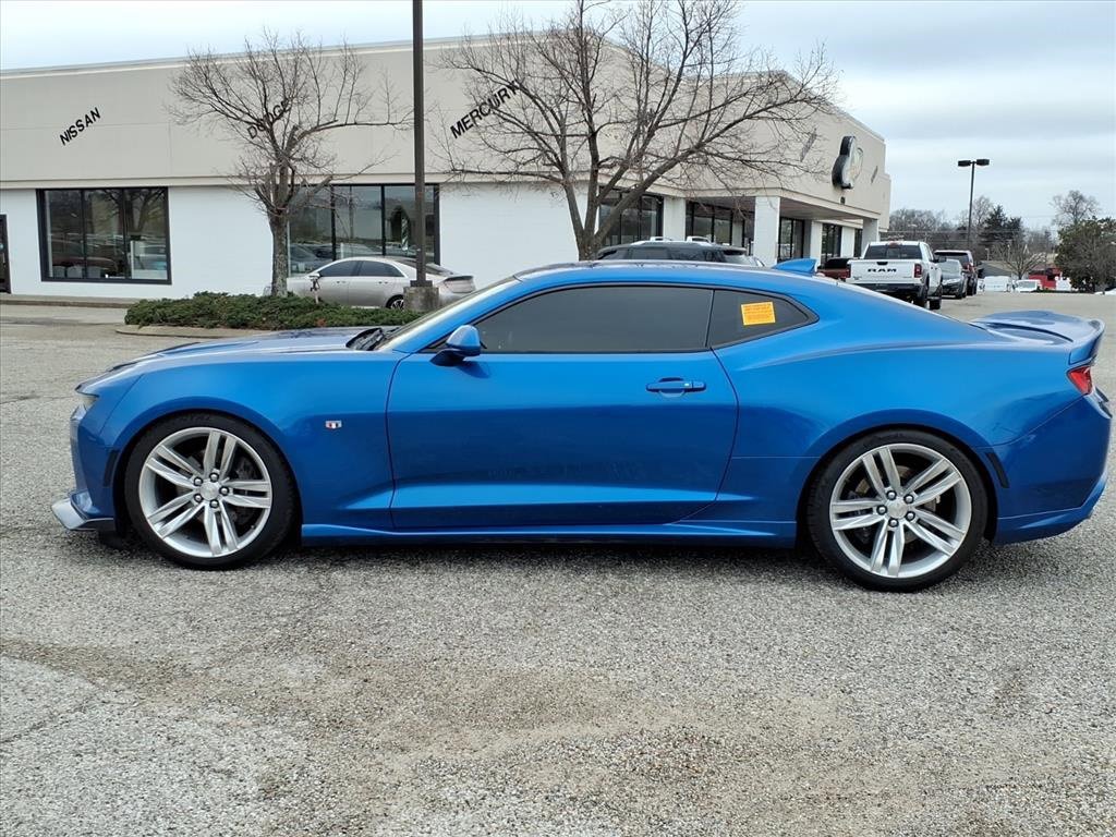 Used 2017 Chevrolet Camaro SS image 2