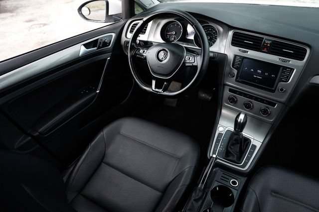 Used 2017 Volkswagen Golf SE FWD image 24