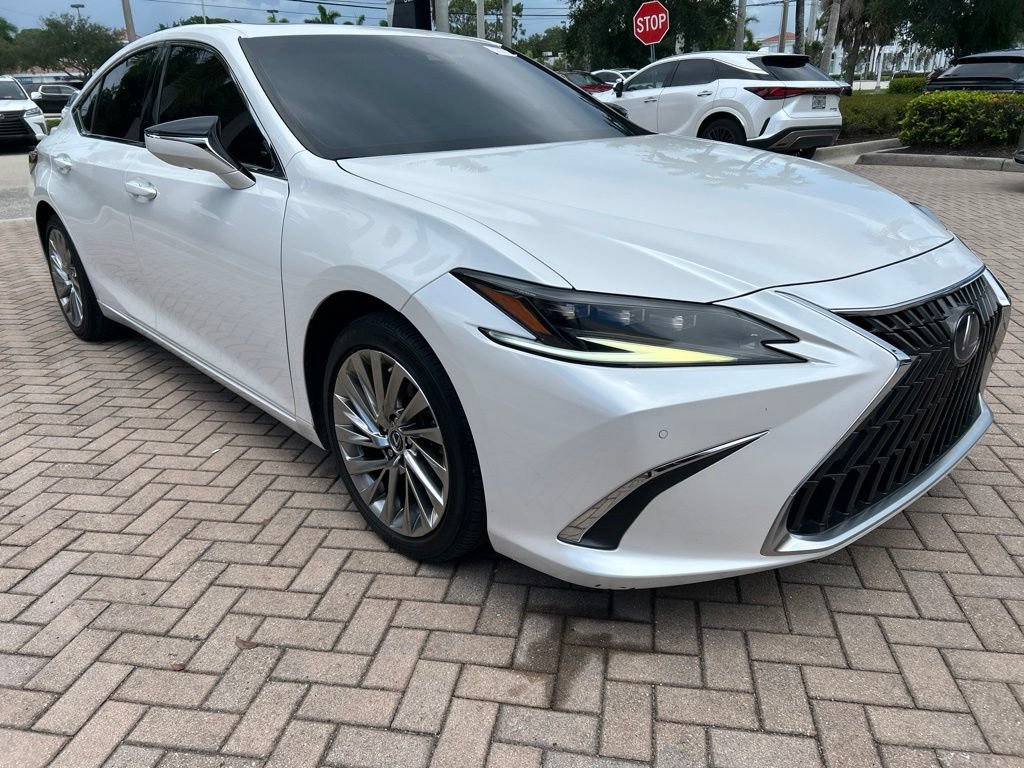 Certified 2022 Lexus ES 300h Ultra Luxury w/ Accessory Package 2