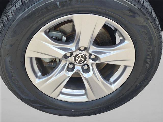 Used 2022 Toyota RAV4 XLE w/ Convenience Package FWD image 22