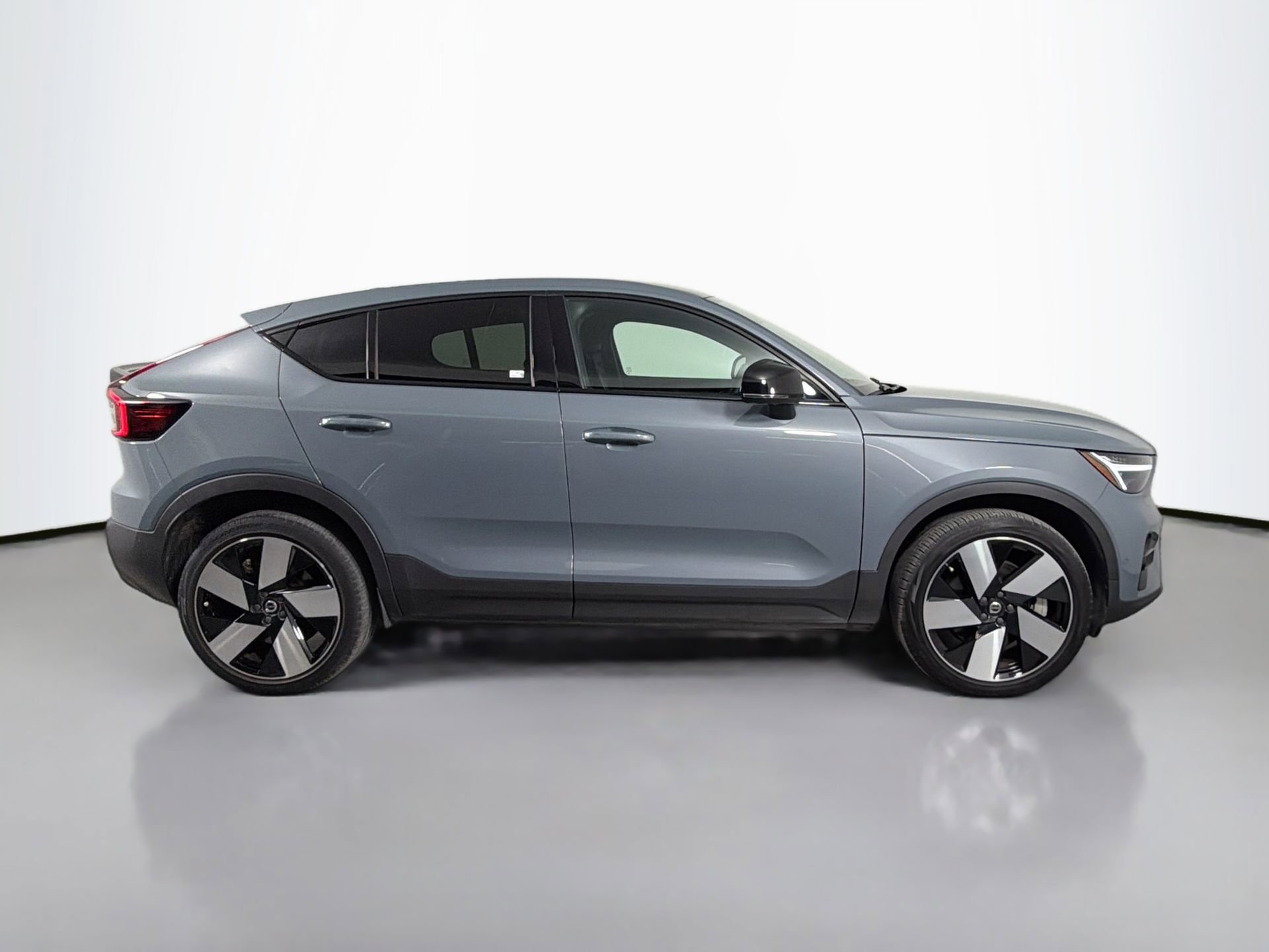 Certified 2023 Volvo C40 P8 Recharge Ultimate image 5