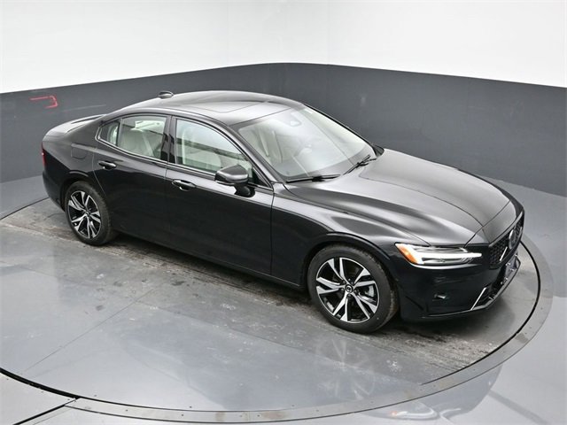 Used 2025 Volvo S60 B5 Plus image 33