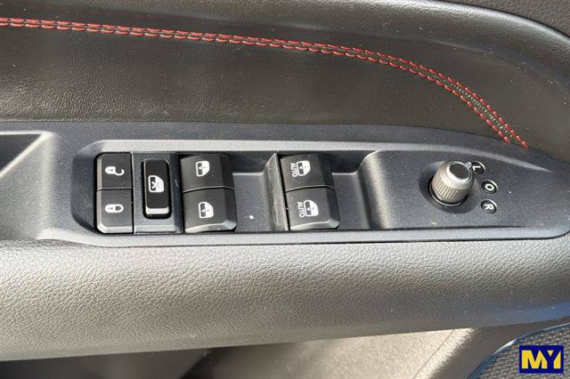 Used 2026 Jeep Compass Trailhawk w/ Sun, Sound & Navigation Group AWD/4WD image 12