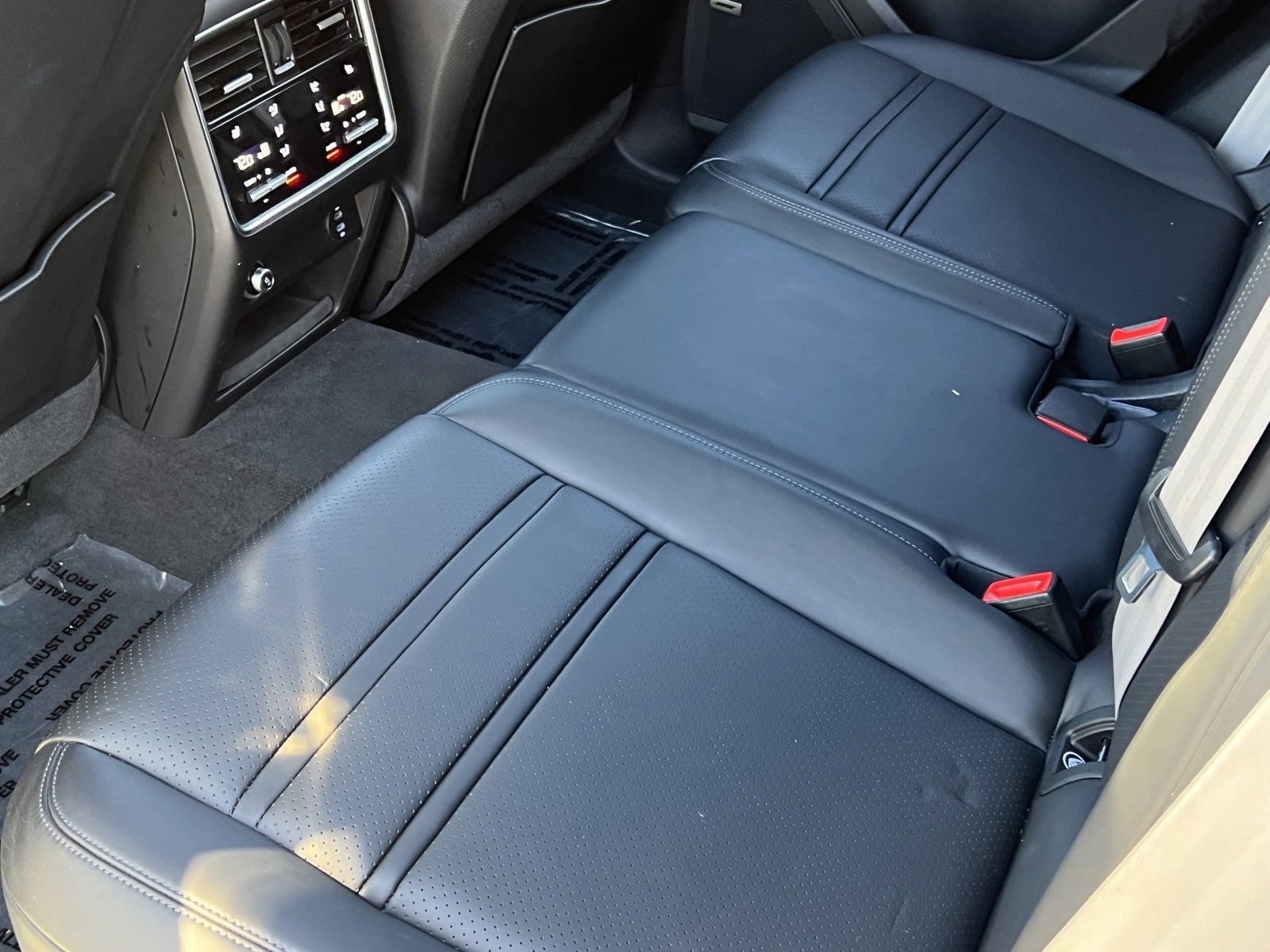 Certified 2022 Porsche Cayenne Platinum Edition image 18