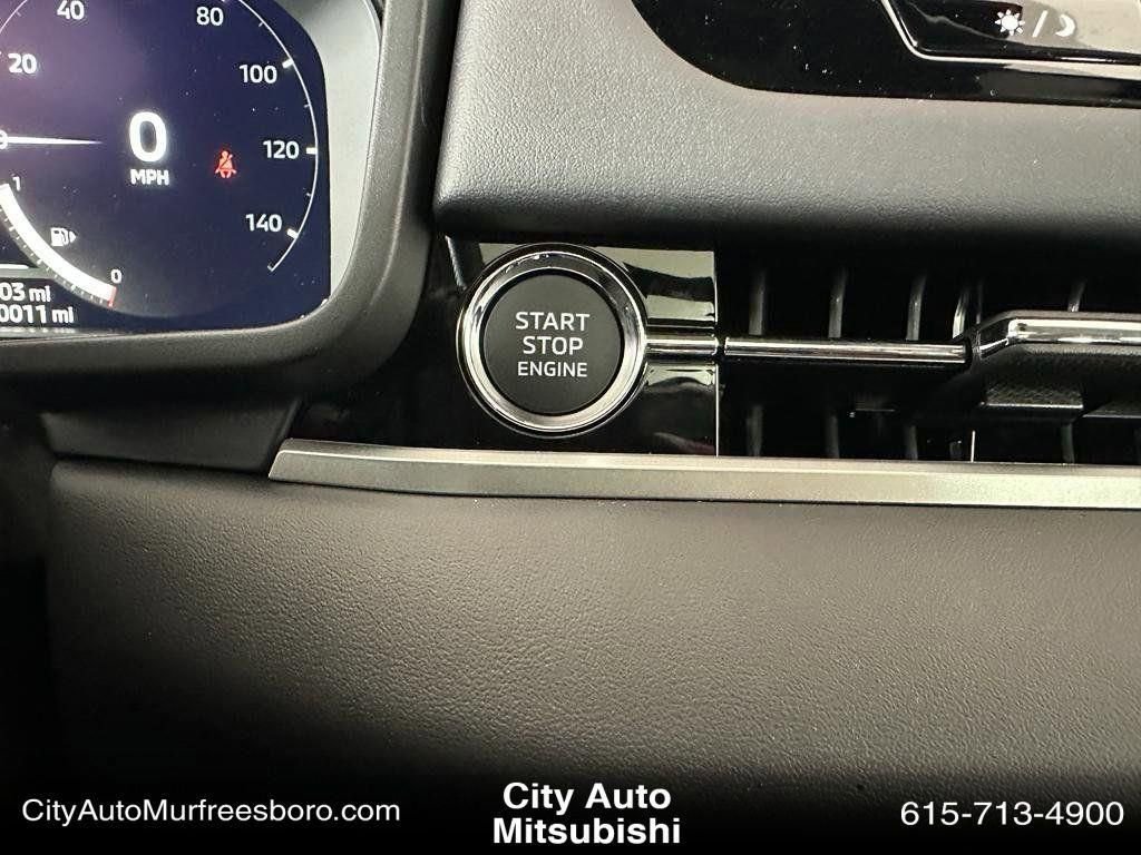 New 2025 Mitsubishi Outlander SE image 26