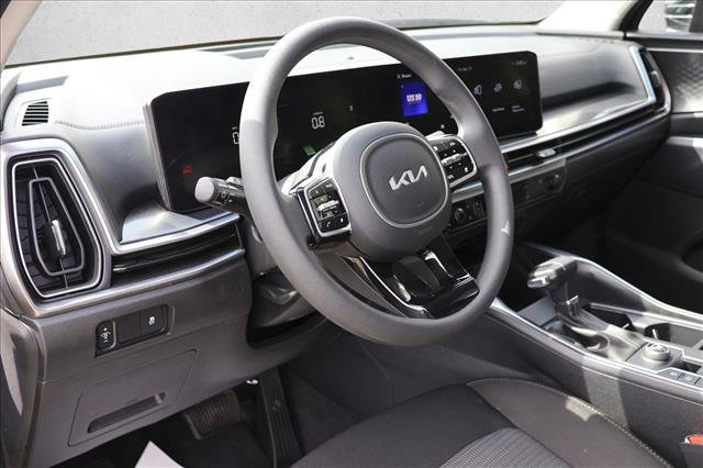 Used 2025 Kia Sorento LX FWD image 10