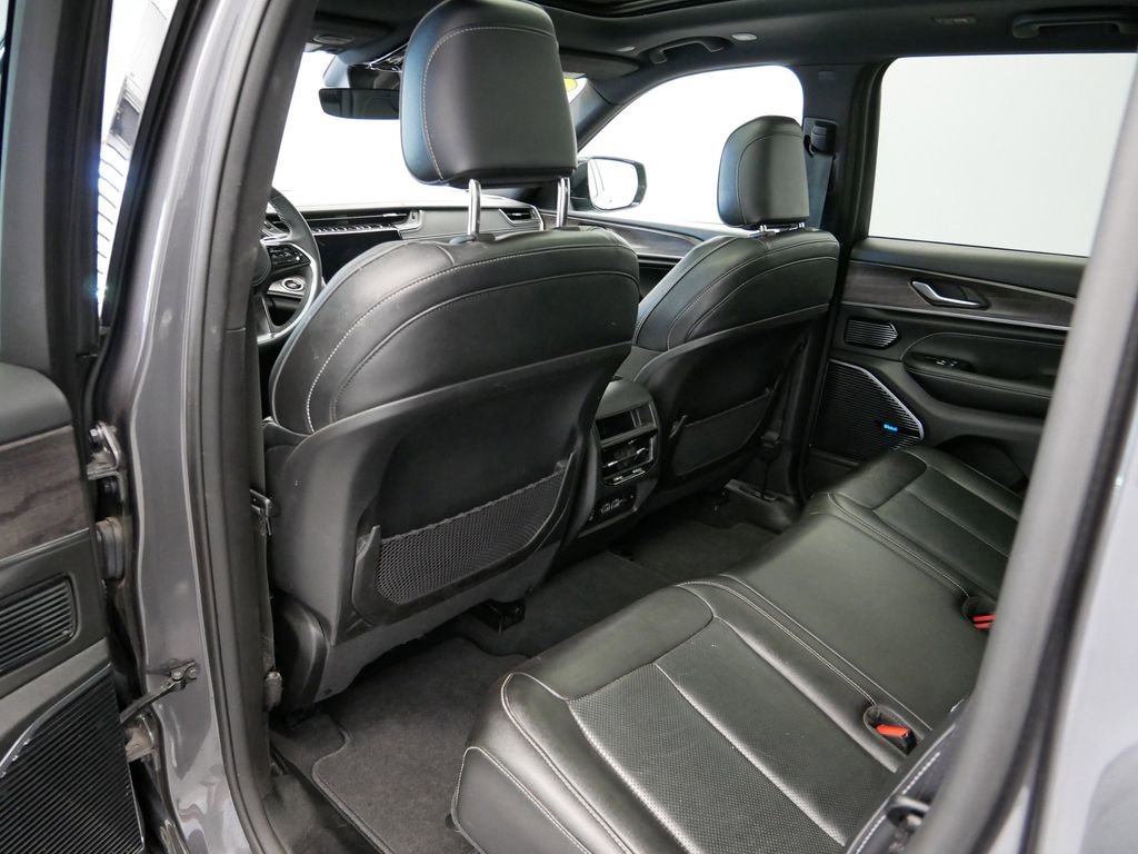Used 2022 Jeep Grand Cherokee Overland image 12