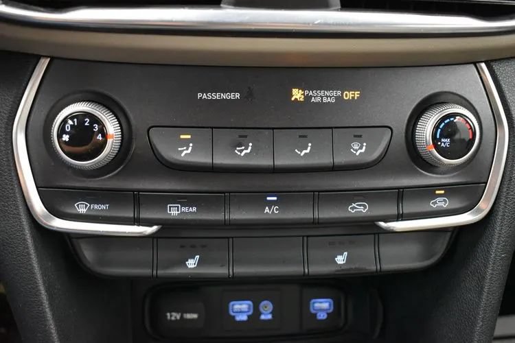 Used 2019 Hyundai Santa Fe SEL AWD/4WD image 32