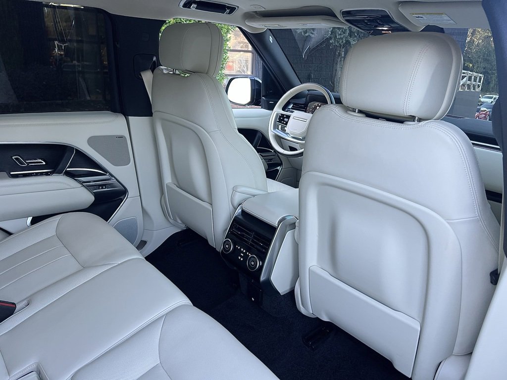 Used 2023 Land Rover Range Rover SE image 32