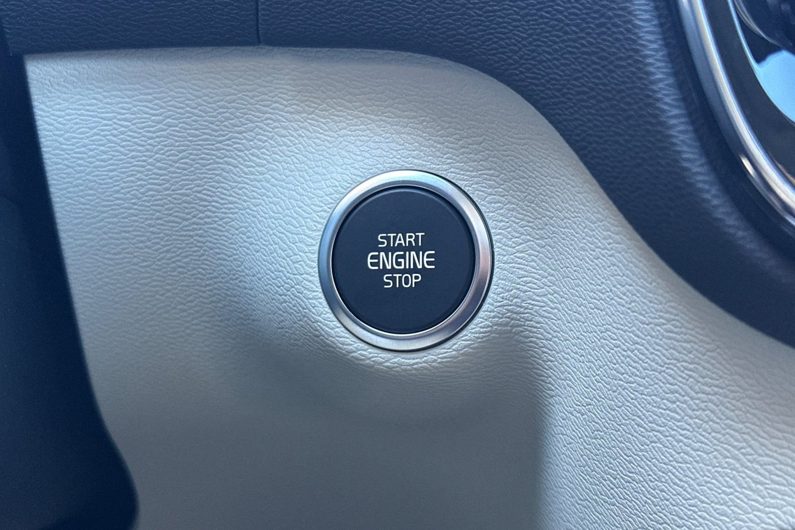 New 2026 Volvo XC40 B5 Plus w/ Protection Package Premier image 25