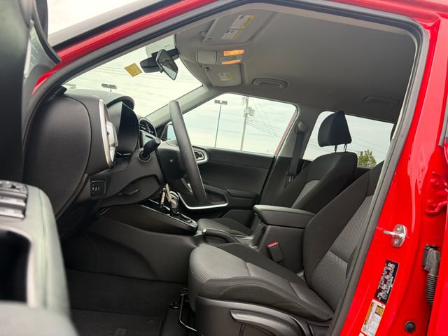 Used 2025 Kia Soul LX w/ LX Technology Package FWD image 15