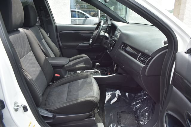 Used 2018 Mitsubishi Outlander LE AWD/4WD image 44