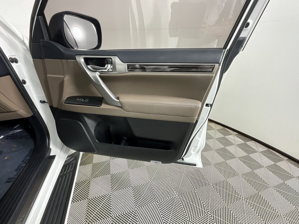 Used 2022 Lexus GX 460 Premium w/ Premium Package image 21
