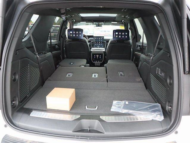 New 2025 GMC Yukon AT4 Ultimate image 9