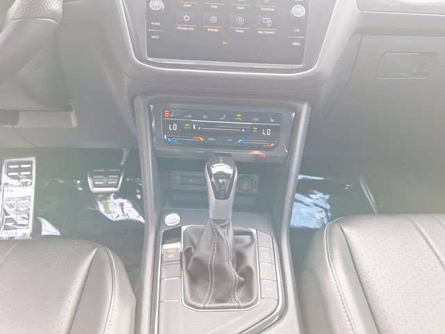Certified 2023 Volkswagen Tiguan SE R-Line FWD image 18
