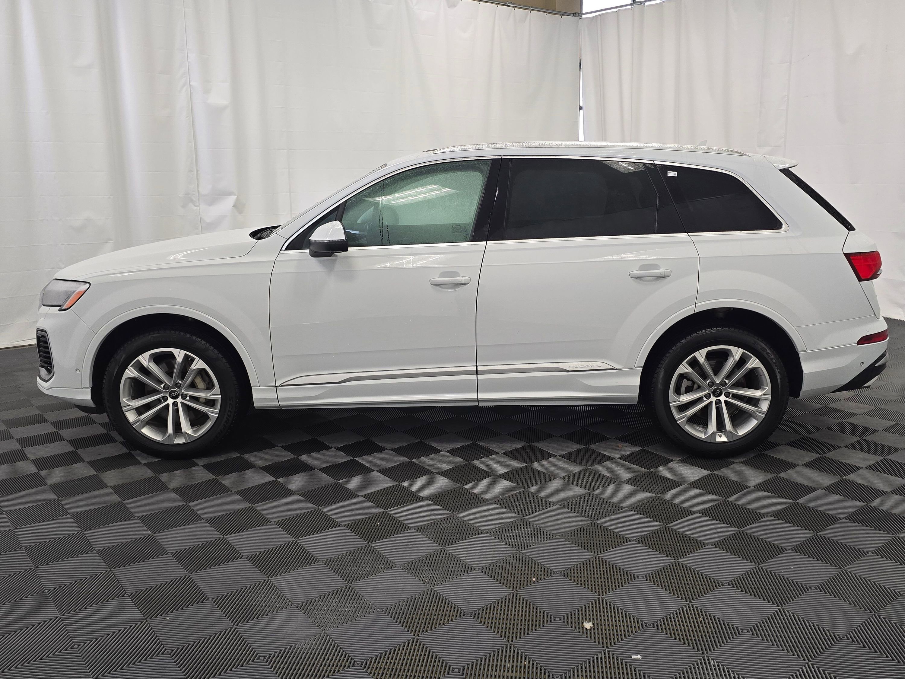 Used 2025 Audi Q7 3.0T Premium Plus image 3