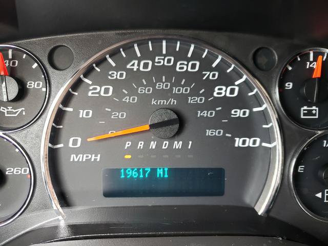 Used 2015 Chevrolet Express 2500 RWD image 25