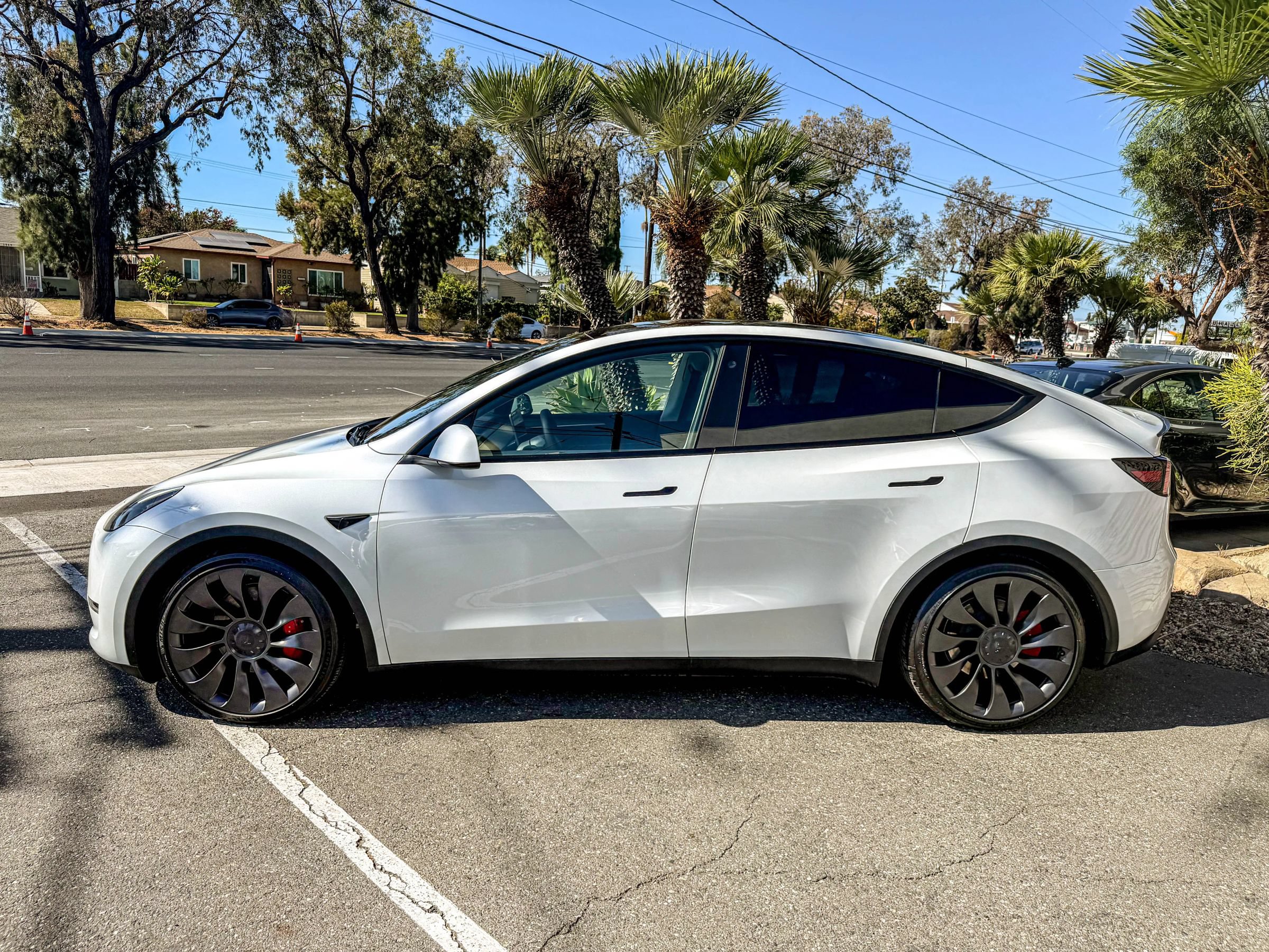 Used 2023 Tesla Model Y Performance AWD/4WD image 14