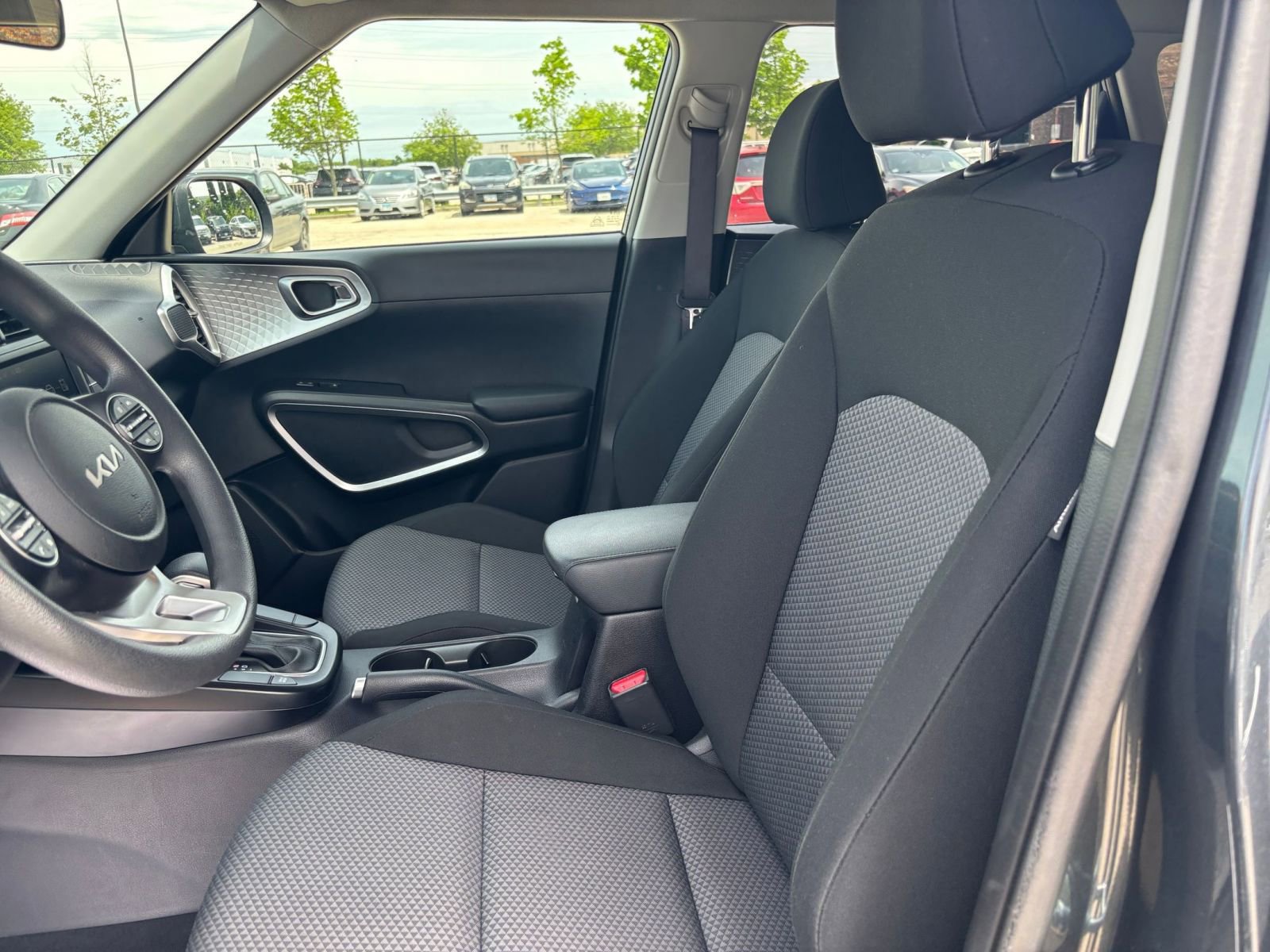 Used 2025 Kia Soul LX w/ LX Technology Package FWD image 24