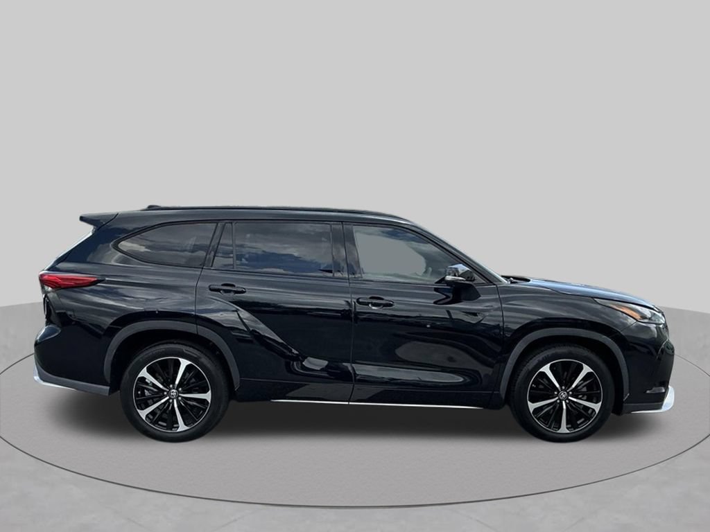 Used 2021 Toyota Highlander XSE FWD image 15