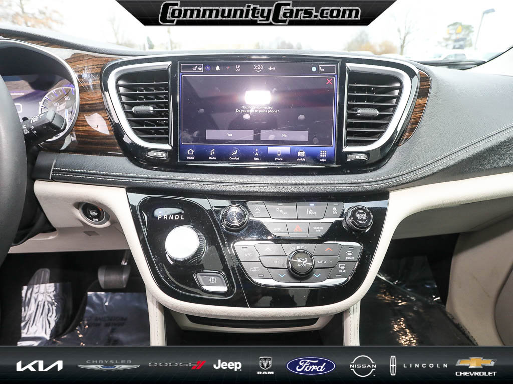 Used 2024 Chrysler Pacifica Limited image 16