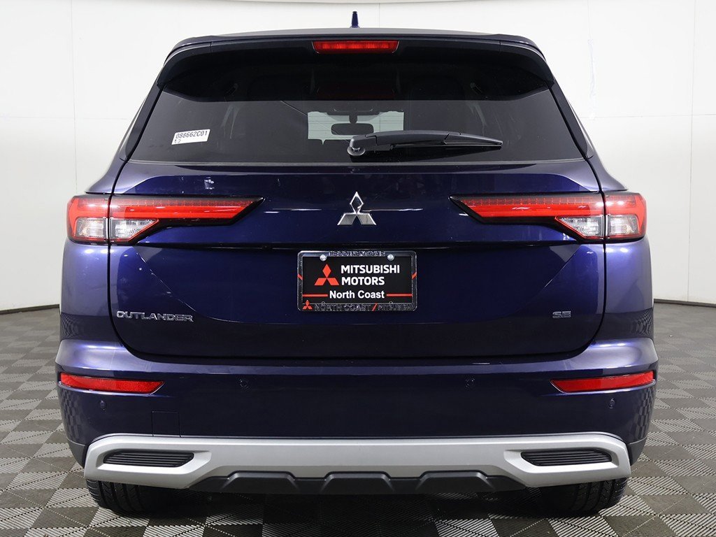 Used 2024 Mitsubishi Outlander SE image 13