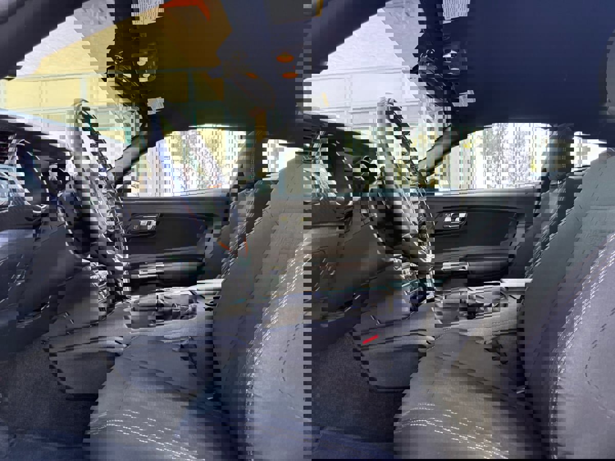 Used 2018 Ford Mustang Coupe RWD image 16