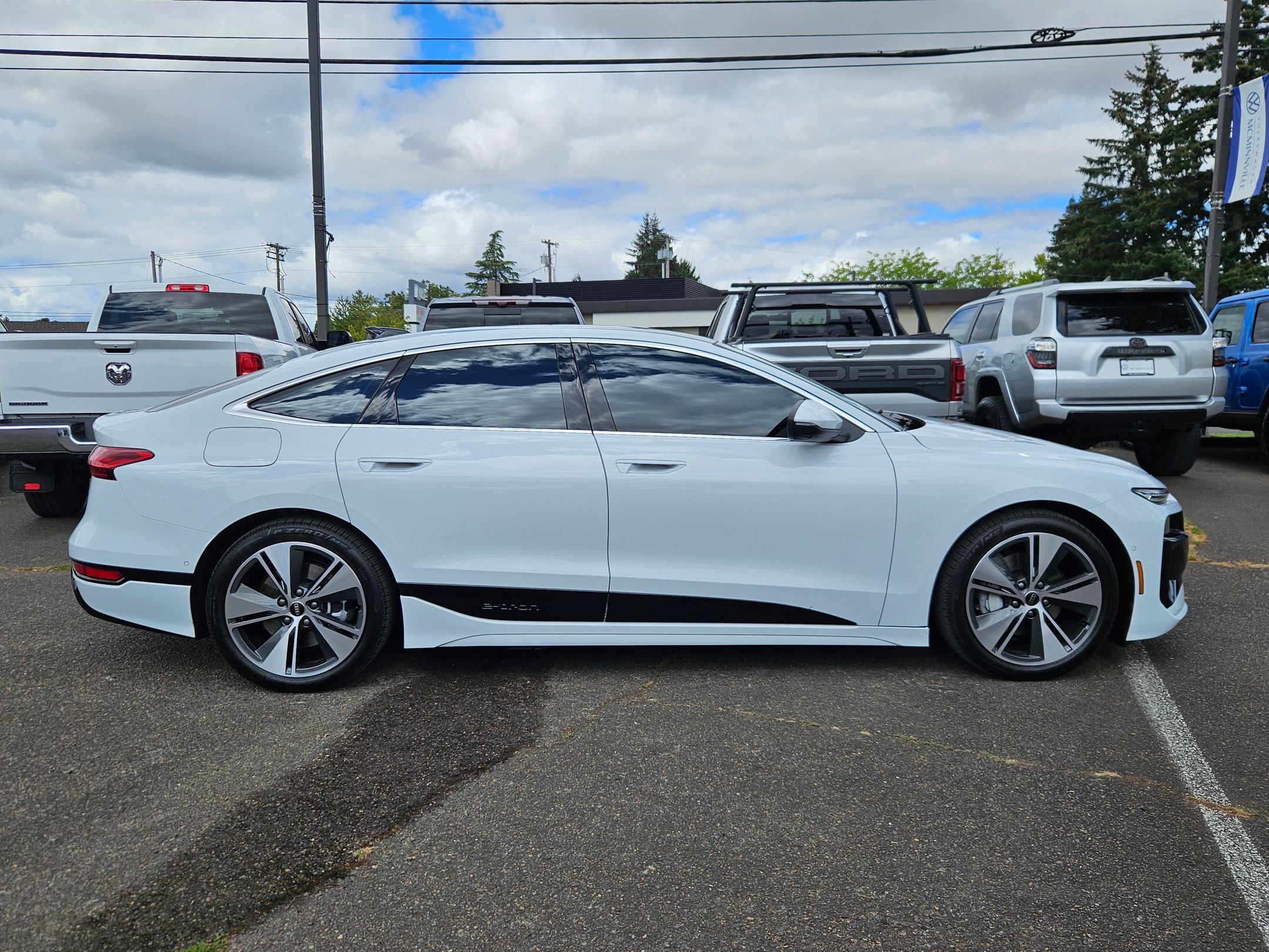Used 2025 Audi A6 e-tron Prestige AWD/4WD image 6