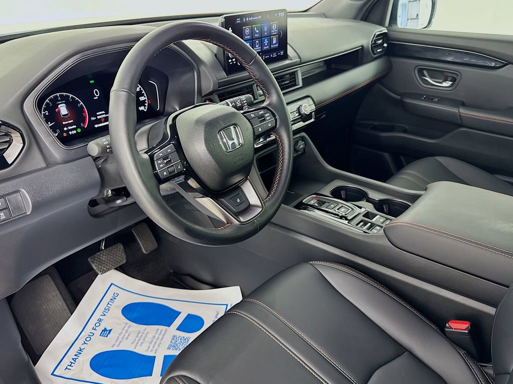Used 2025 Honda Pilot TrailSport image 14