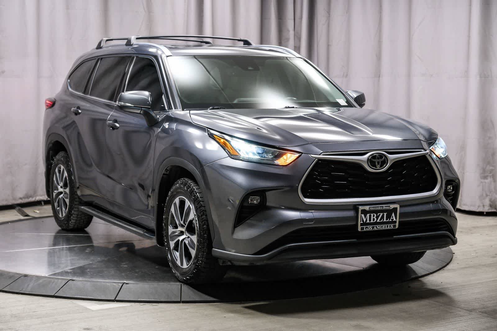 Used 2020 Toyota Highlander XLE AWD/4WD image 5