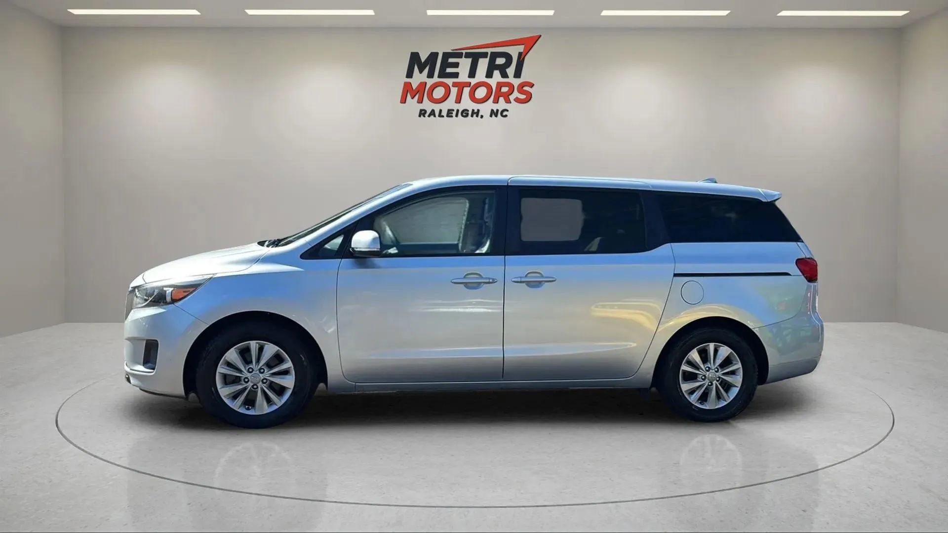 Used 2017 Kia Sedona LX image 8