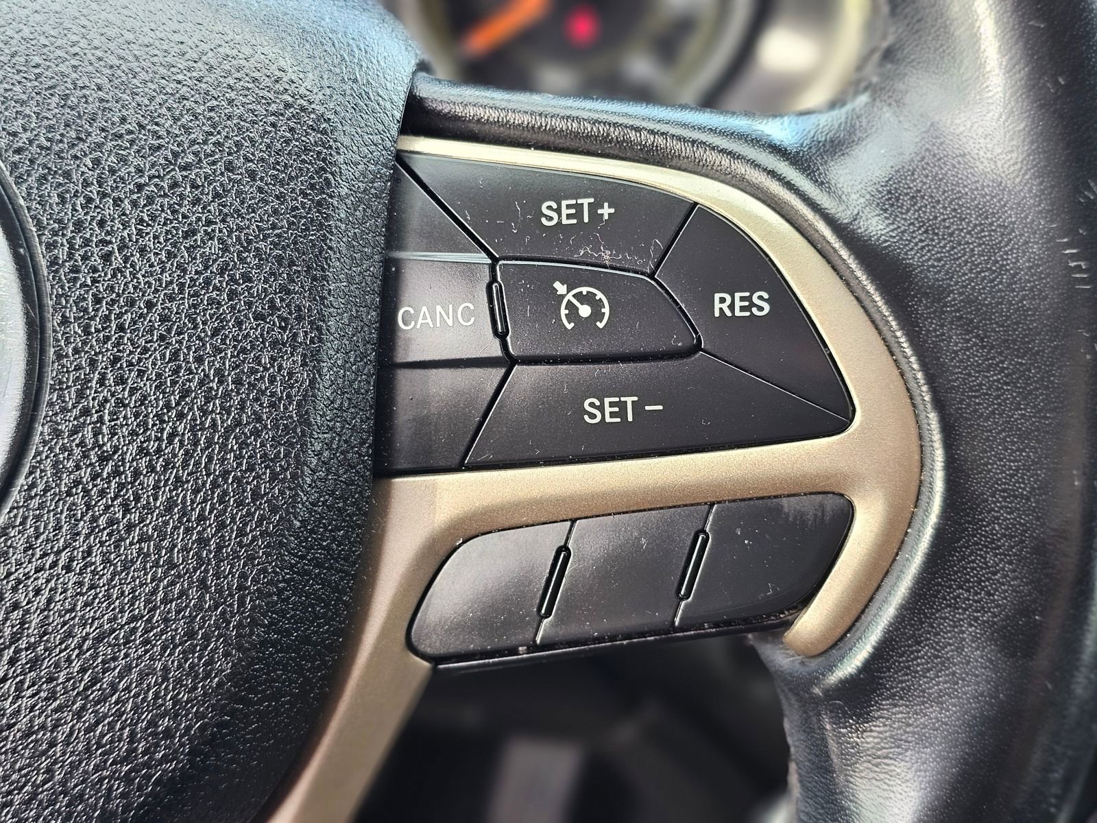 Used 2015 Jeep Cherokee Sport w/ Sport Appearance Group image 17