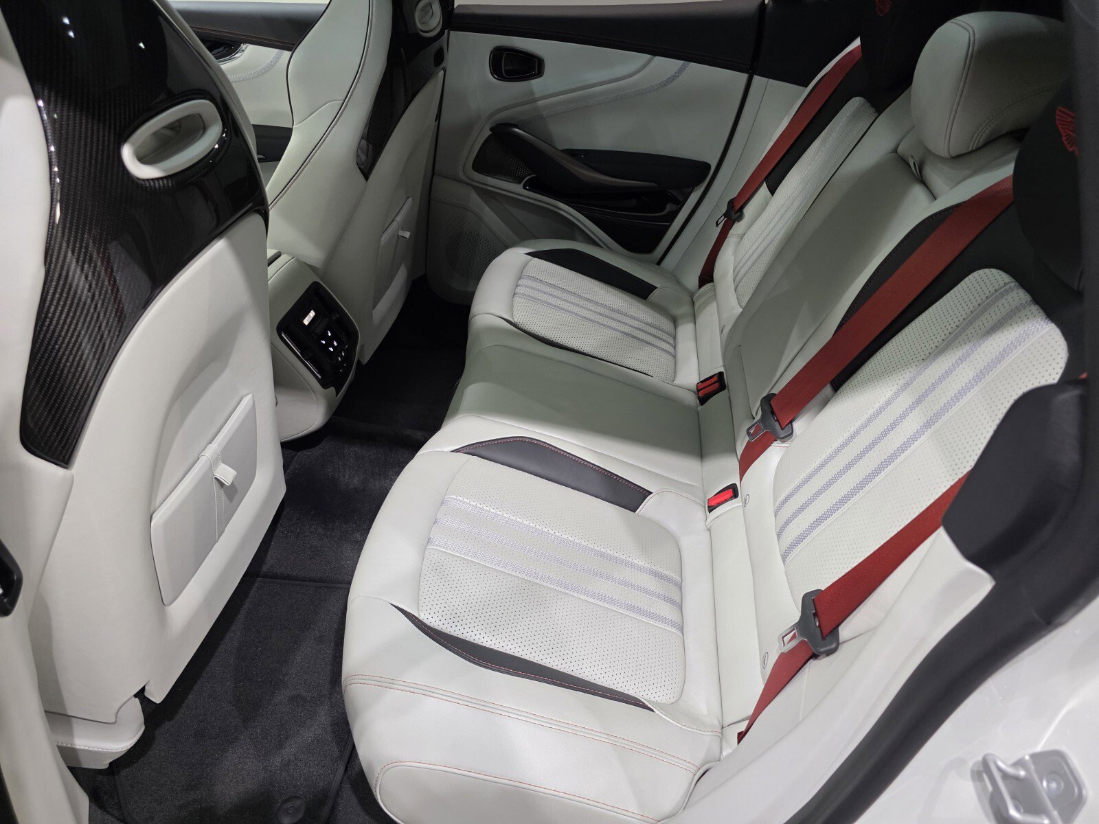 New 2025 Aston Martin DBX 707 image 19