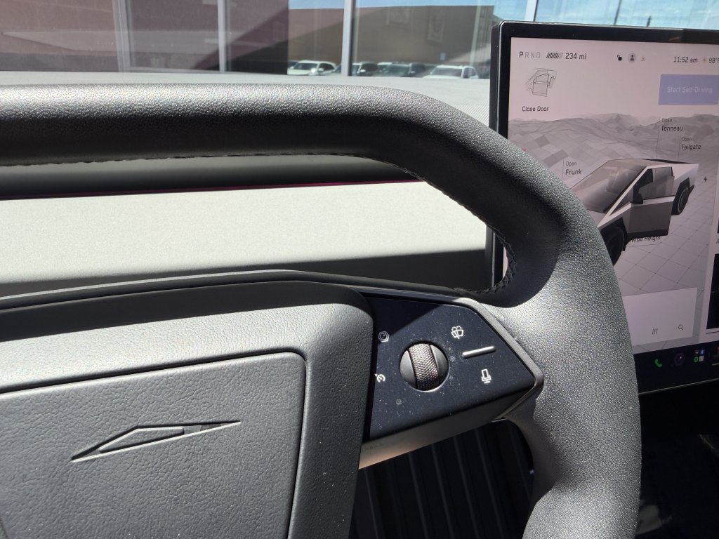 Used 2024 Tesla Cybertruck AWD Crew Cab image 38