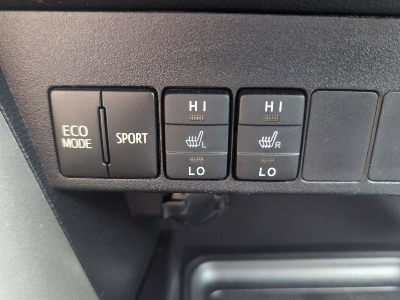Used 2015 Toyota RAV4 Limited FWD image 28