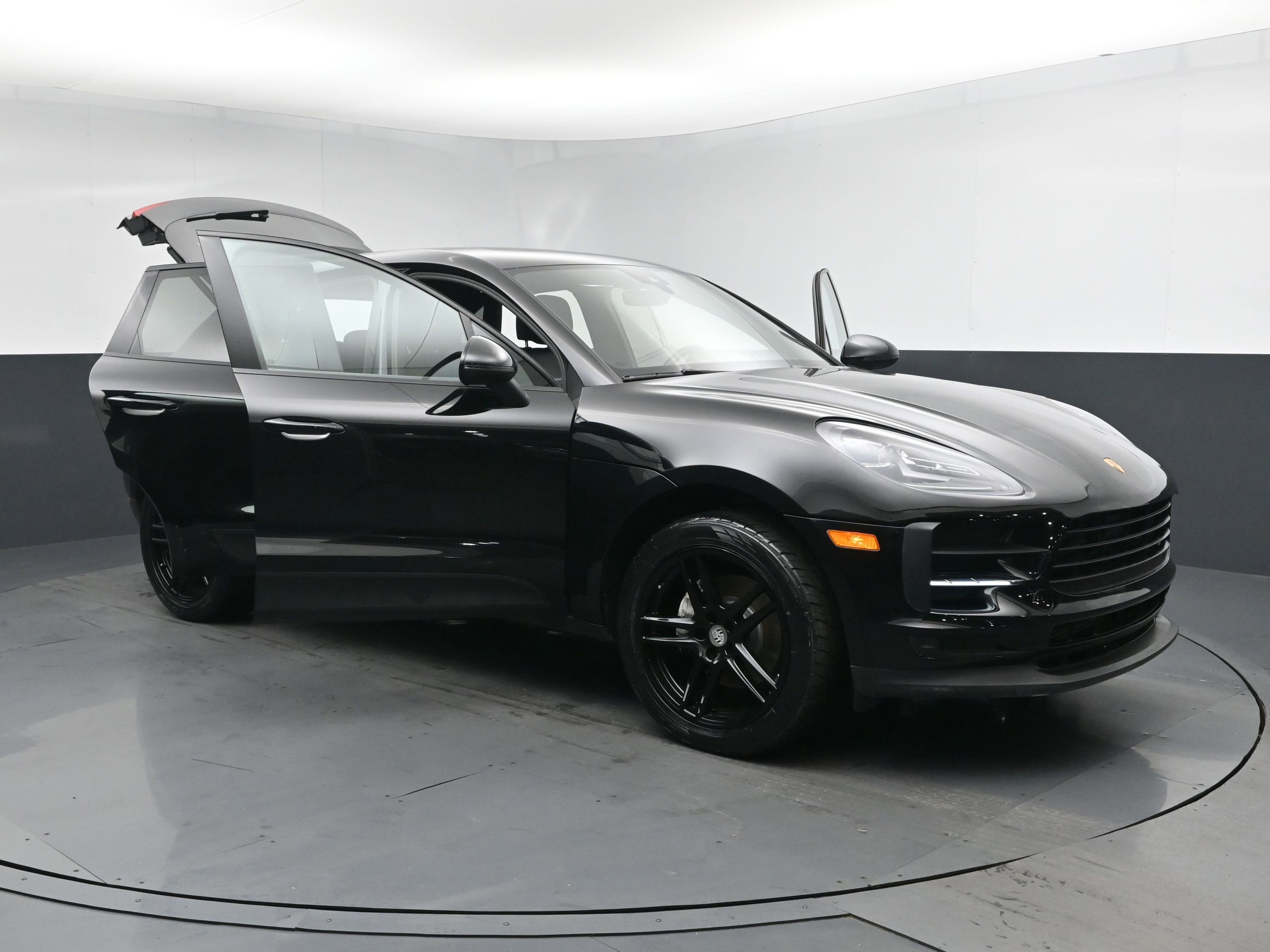Used 2019 Porsche Macan AWD/4WD image 26