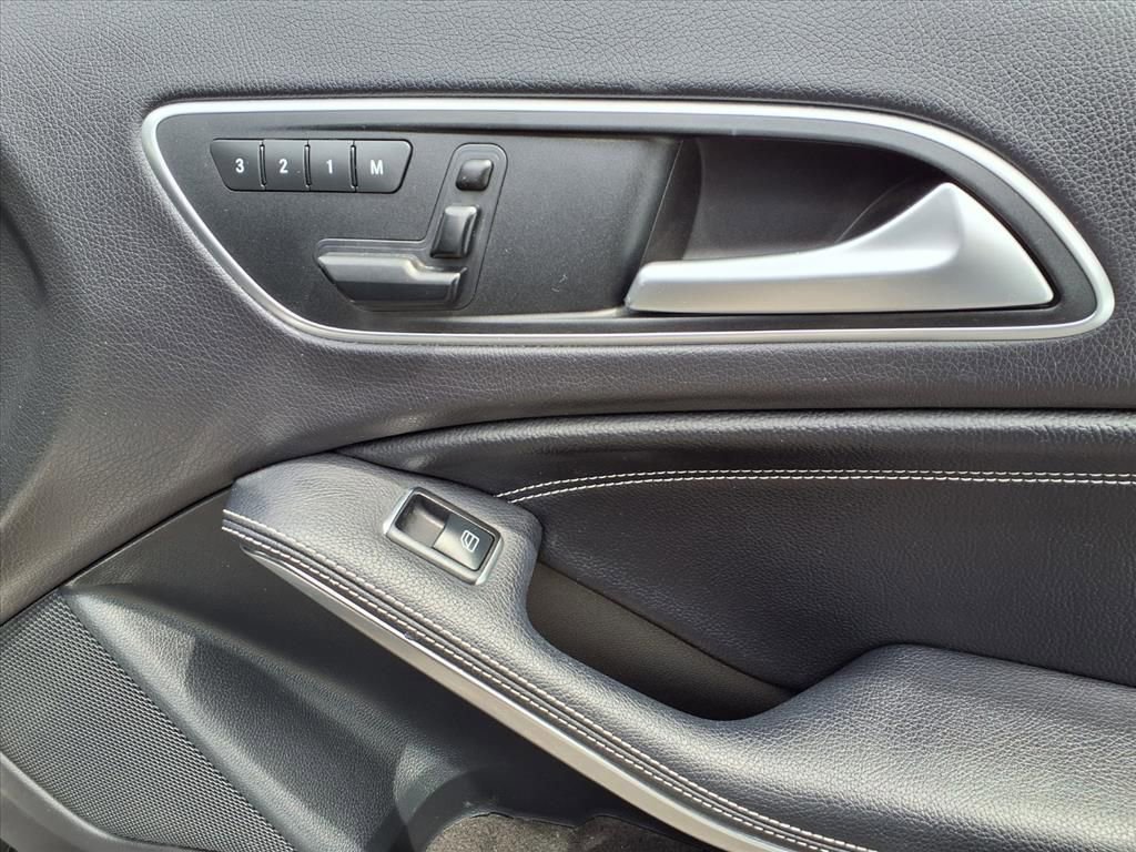 Used 2017 Mercedes-Benz GLA 250 4MATIC image 5
