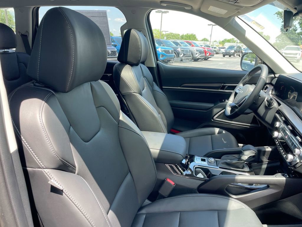 Used 2025 Kia Telluride S image 52