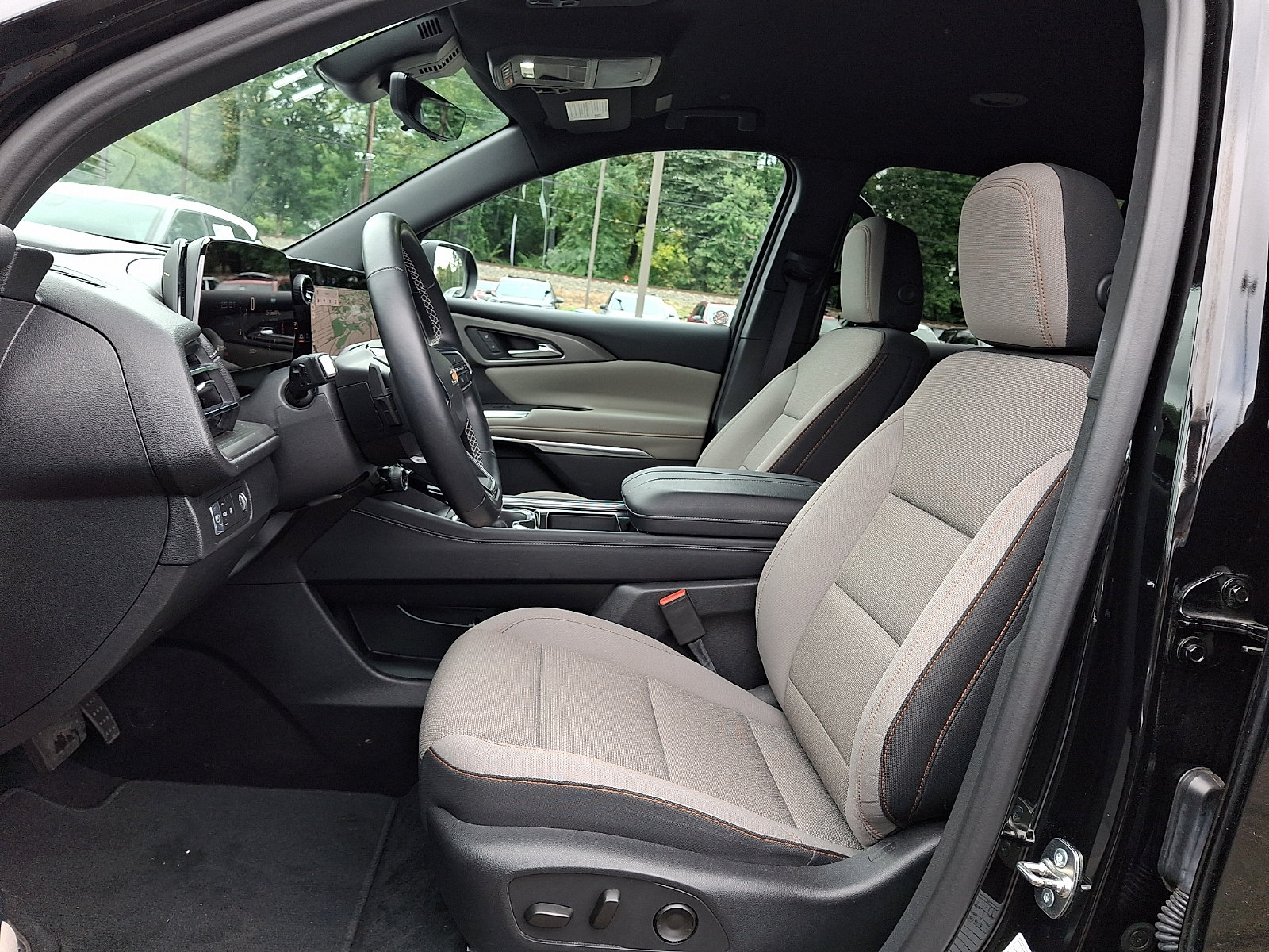 Used 2026 Chevrolet Traverse LT w/ Driver Confidence Package FWD image 15