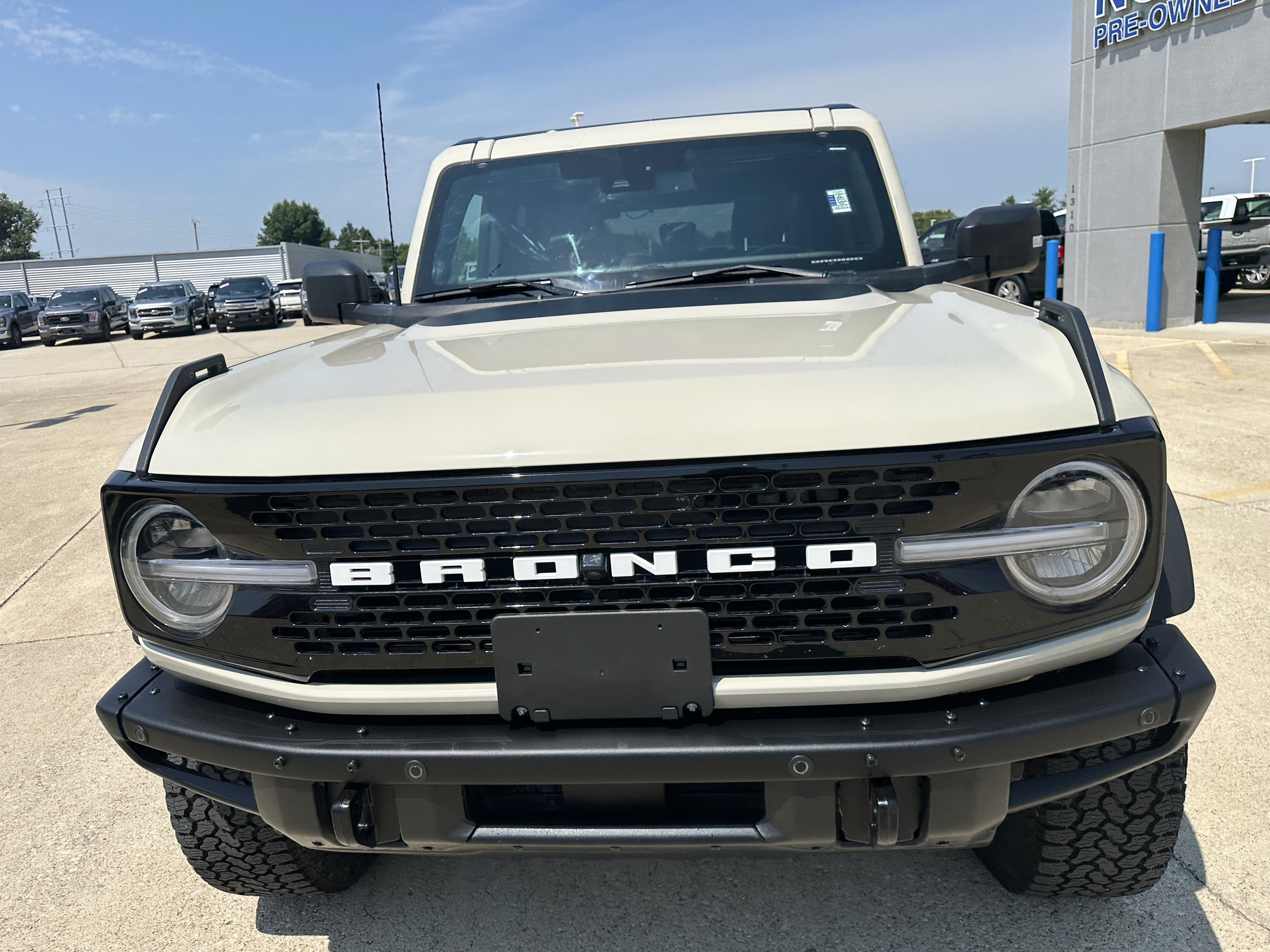Used 2025 Ford Bronco Badlands AWD/4WD image 16