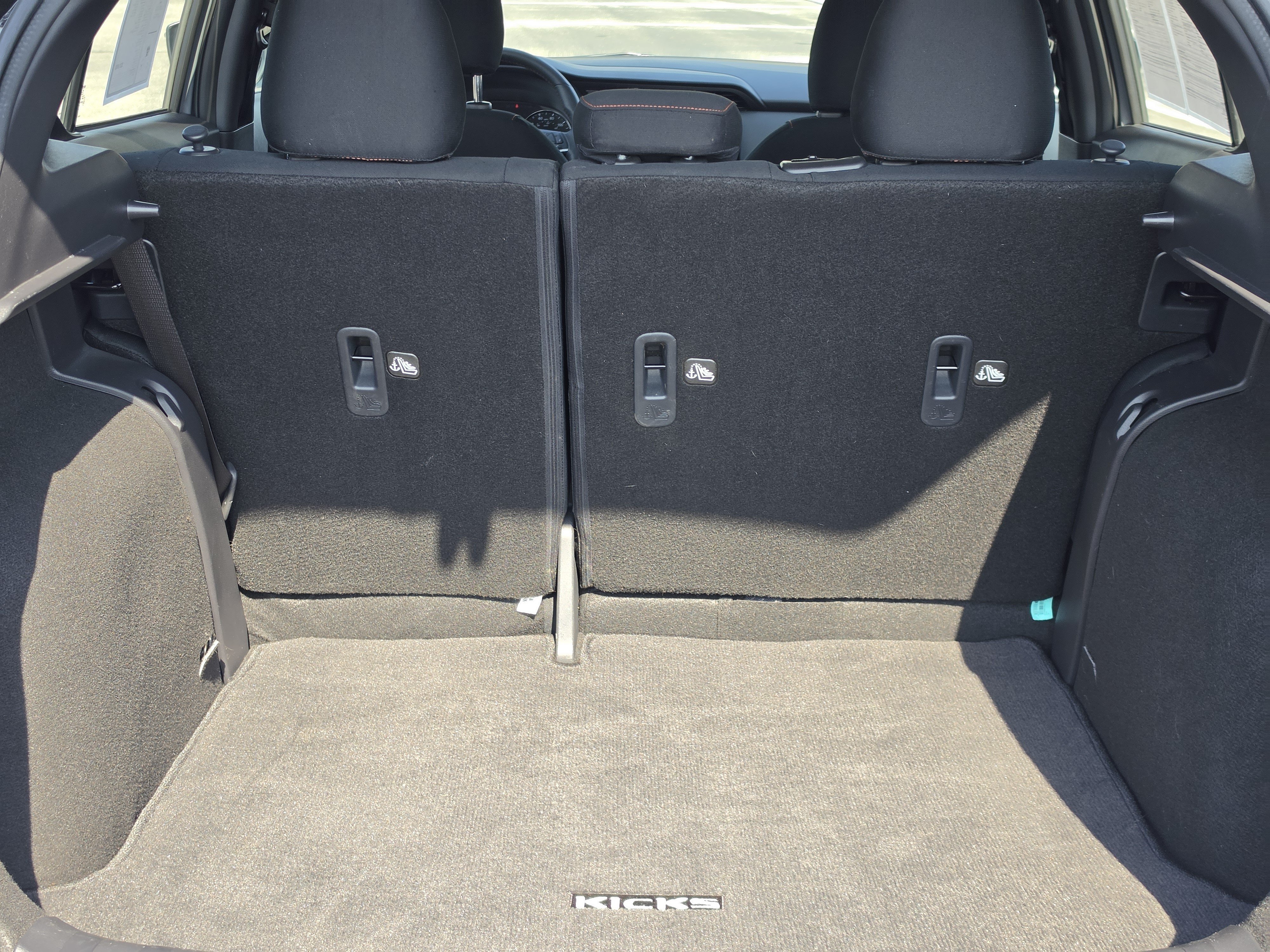 Used 2024 Nissan Kicks SR w/ Interior Electronics Package FWD image 11