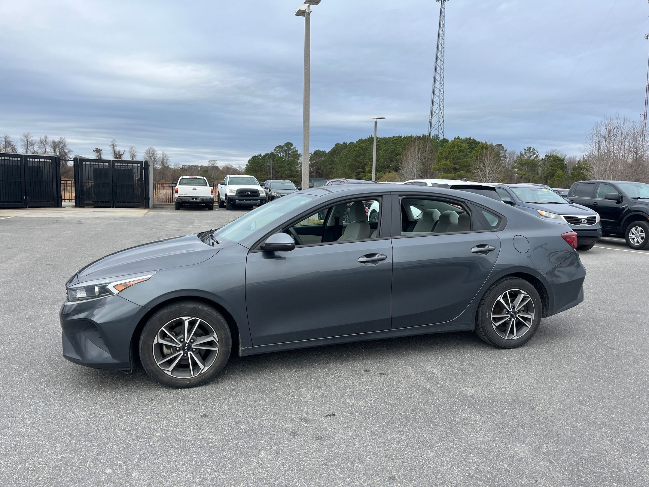 Used 2022 Kia Forte LXS w/ LXS Technology Package image 5
