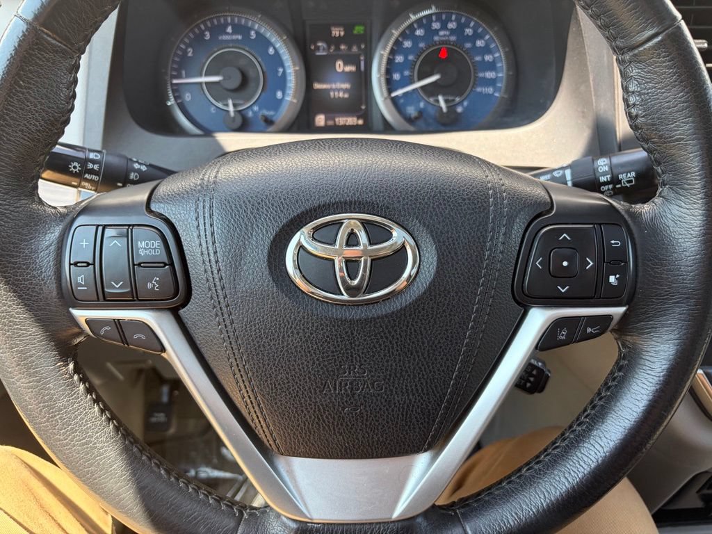 Used 2018 Toyota Sienna XLE w/ Carpet Mat Package FWD image 34