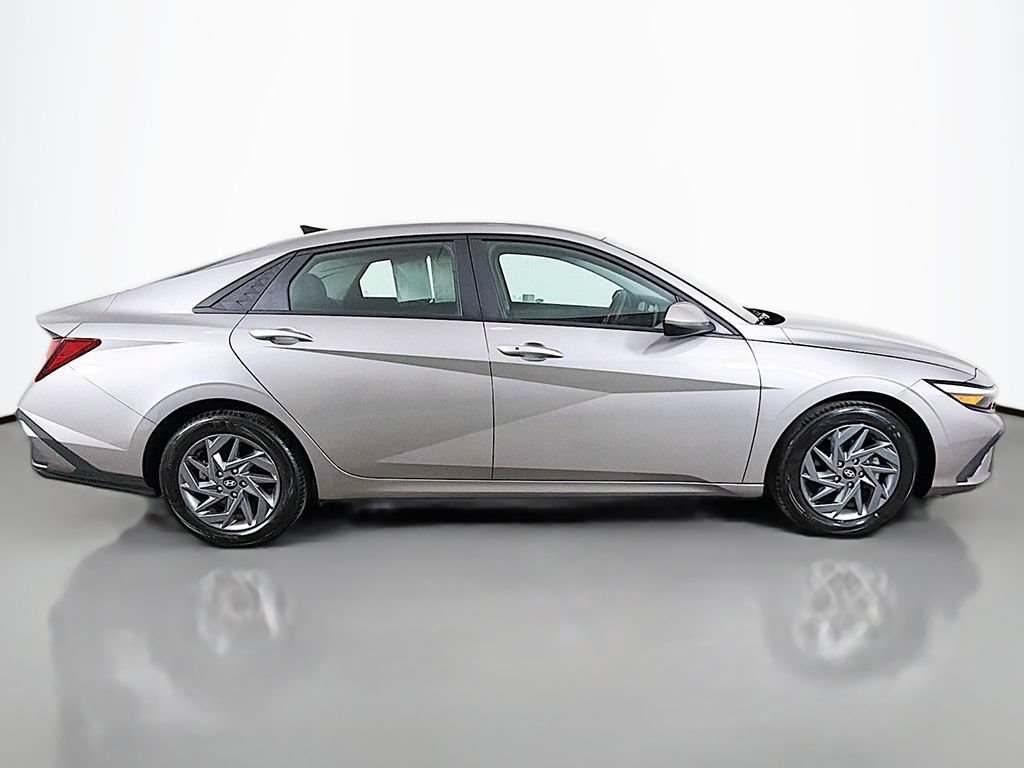 Used 2024 Hyundai Elantra SEL FWD image 15