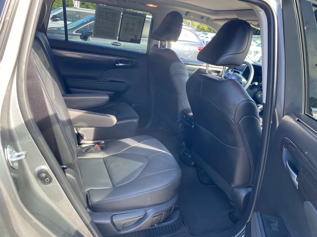 Used 2025 Toyota Highlander Platinum AWD/4WD image 20