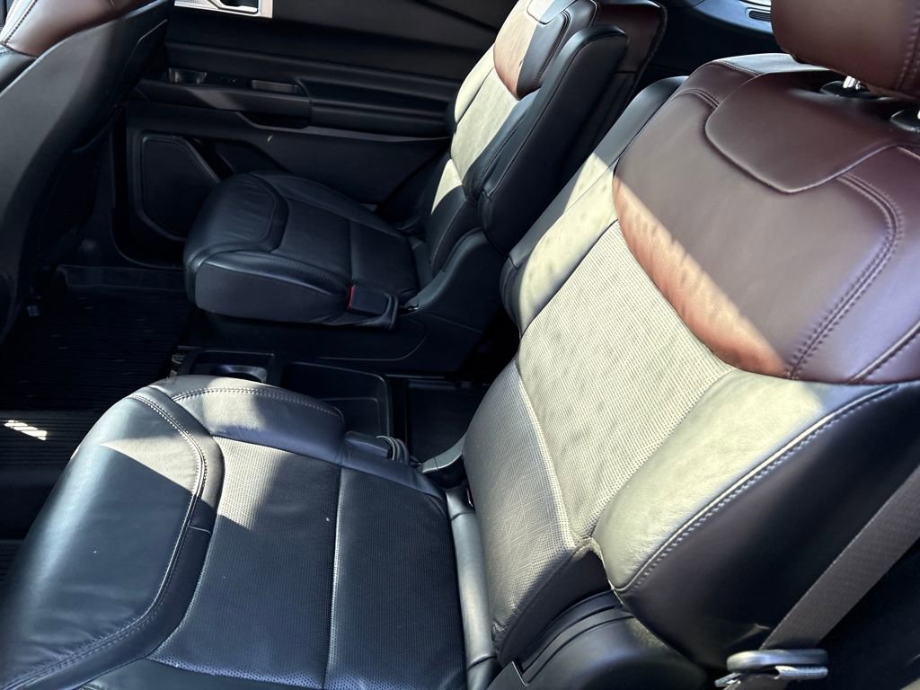 Used 2020 Ford Explorer Platinum w/ Premium Technology Package image 10