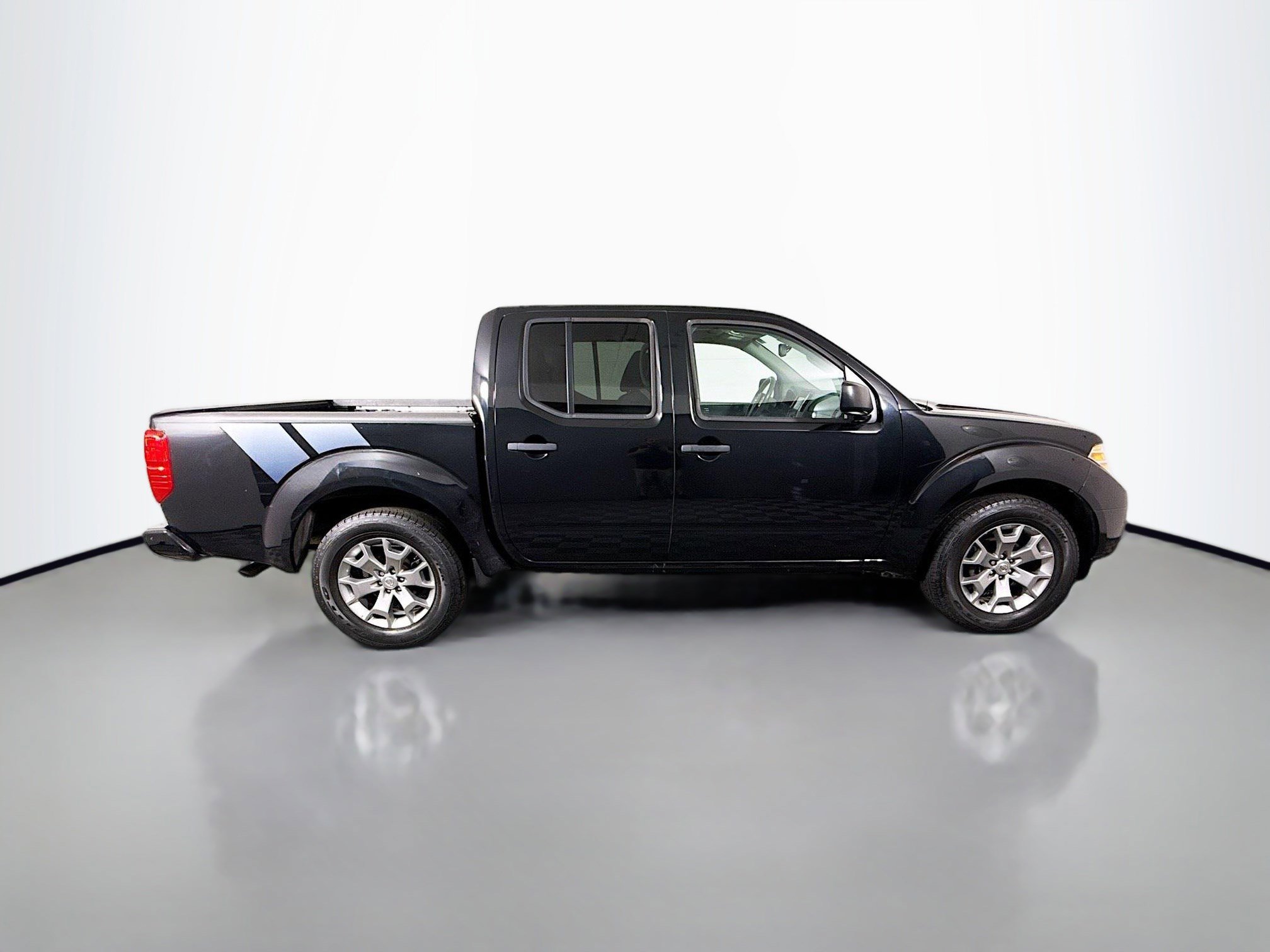 Used 2020 Nissan Frontier SV image 11