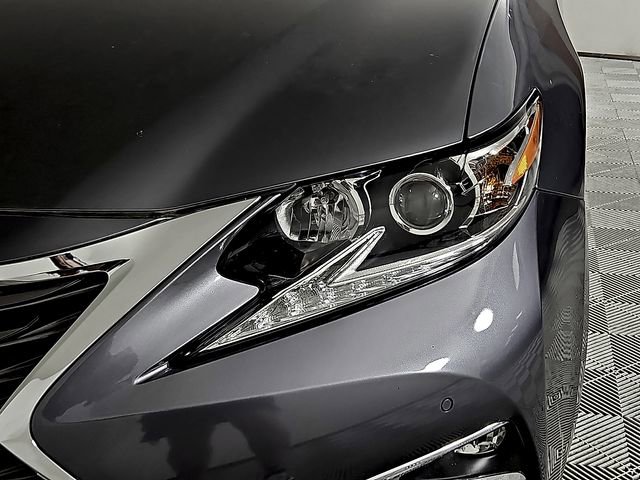 Used 2016 Lexus ES 300h w/ Premium Package w/Wood Trim FWD image 9