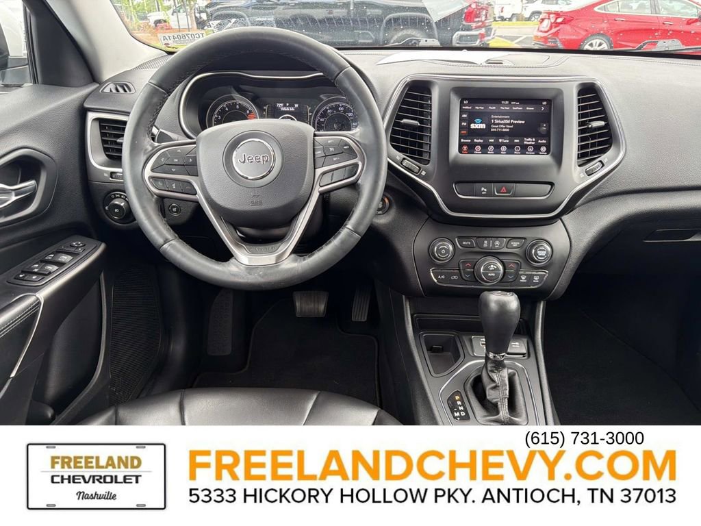 Used 2019 Jeep Cherokee Latitude Plus w/ Comfort/Convenience Group FWD image 18